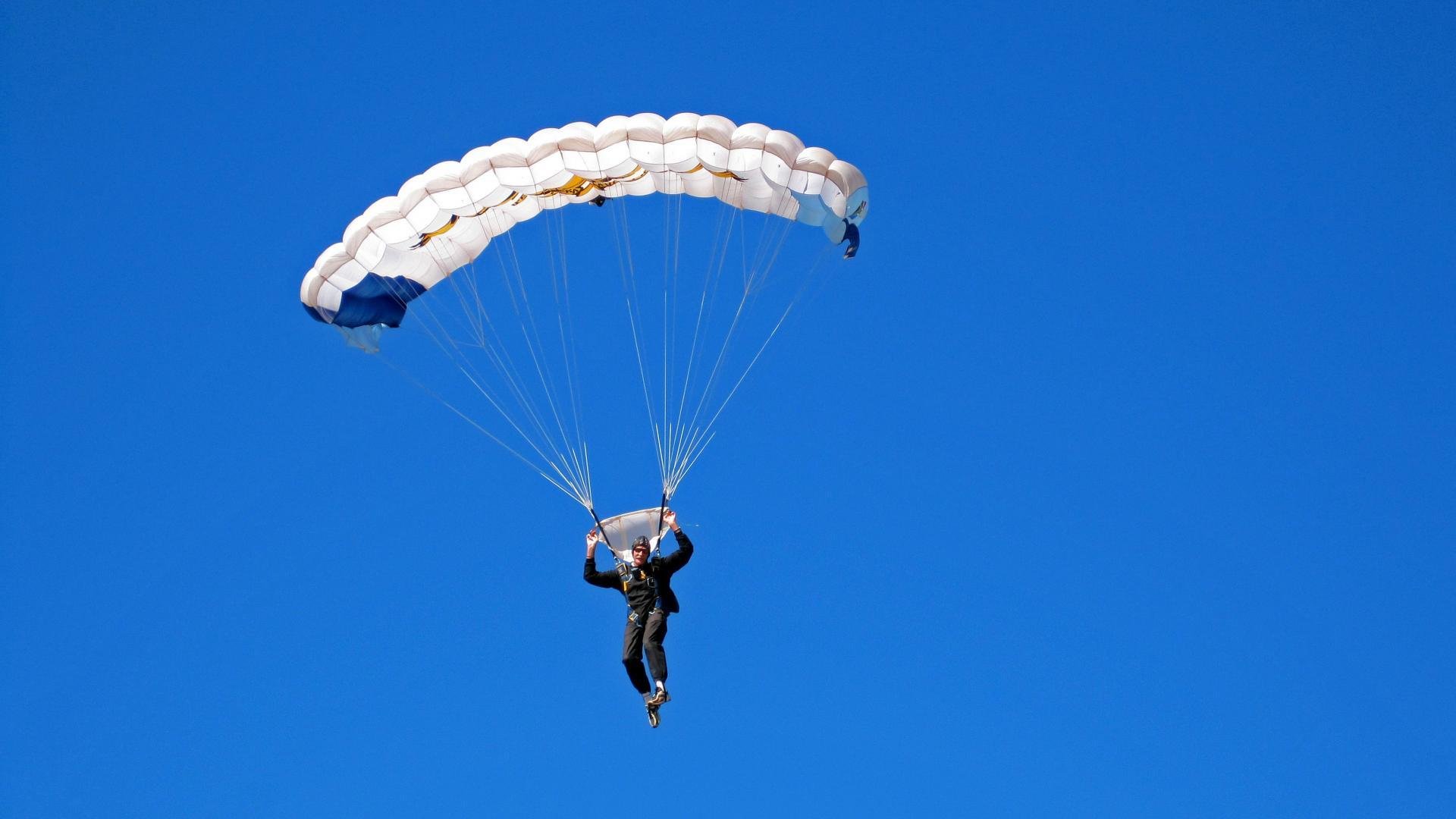 乒乓球俱乐部青训营设立学员心理支持小组，乒乓球俱乐部宗旨